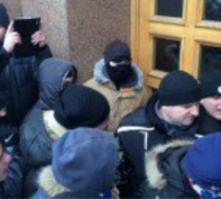 Постоим за 3500: В Киеве сколачивают толпу для митингов в Мариуполе и Одессе