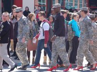 Бригадный генерал США заставил кадетов ходить на высоких каблуках