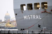 Франция может затопить построенные для РФ "Мистрали" в случае отказа от их поставки