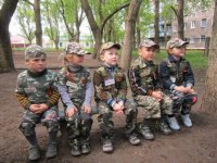 «Беркут» - наше все: горловских детишек ко Дню Победы поголовно одели в форму спецподразделения милиции (ФОТО)