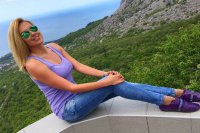 Украинская олимпийская чемпионка Яна Клочкова открыла купальный сезон в Крыму