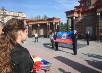 Церемония передачи Государственного флага городам и районам ЛНР состоялась в Луганске