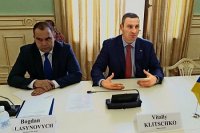 «Автографы Кличко» вместо федерализации: как немецкие депутаты бесцельно в Киев съездили