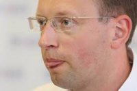 Яценюк жжет по-детски