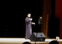 Когда мы подаем руку дружбы - нам залезают в карманы. А когда лезем целоваться - на всякий случай насилуют"