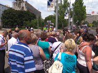 Жители Донецка вышли на митинг, требуя отбросить артиллерию ВСУ