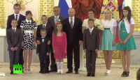 Президент наградил орденами "Родительская слава" 9 семей