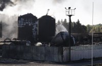 В Сети появились фото нефтебазы под Киевом после пожара