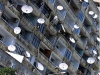 В Киеве массово устанавливает спутниковые антенны для приема российских каналов