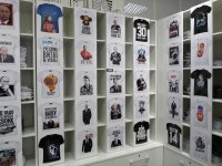 В Латвии началась ажиотажная торговля майками "Супер-Путин", бренд признан "номером 1" в мире