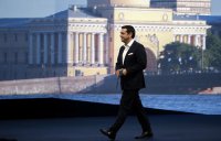 Ципрас предлагает европейцам не рассматривать себя "как пуп Земли"