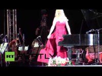 Концерт пианистки Валентины Лисицы в Донецке в честь Дня памяти и скорби