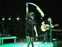 Земфира вышла на сцену в Грузии с флагом Украины