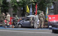 «Правый сектор» поставил палатки в центре Киева