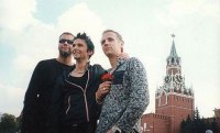 Рок группа Muse. Мэттью Беллами в футболке с Путиным