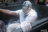 Главу одесского фонда госимущества засунули в мусорный бак