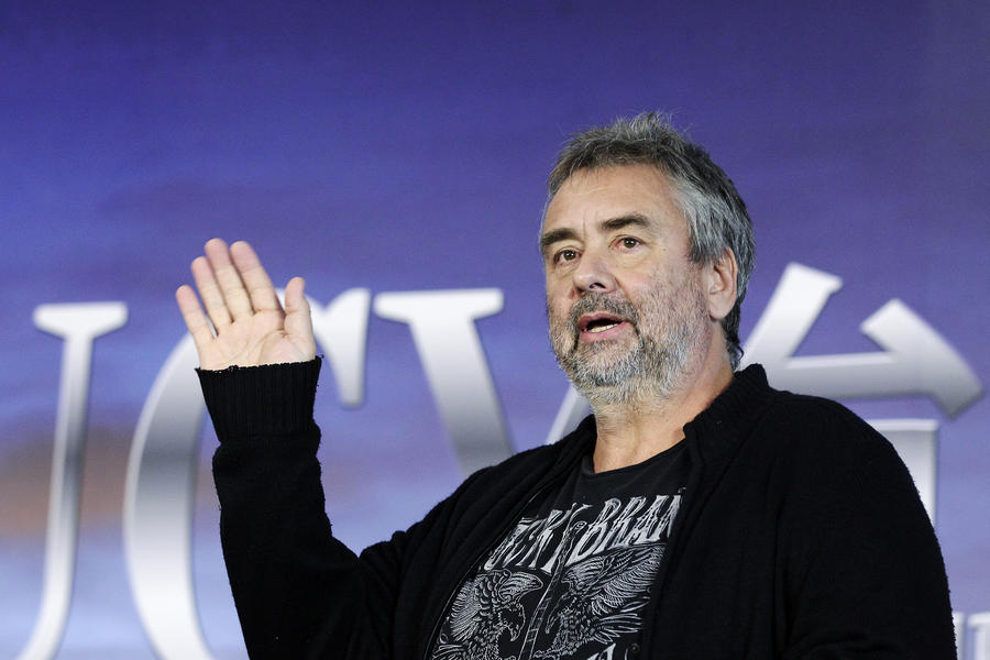 Догмен люк бессон. Luc besson. Люк бессон фото. Франк бессон. Режиссер элемент.