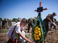 Под Запорожьем похоронили полсотни безымянных хероев.