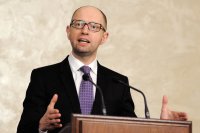 Яценюк предлагает сажать в тюрьму за неуплату коммунальных услуг