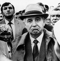 Если нельзя наказать Горбачева через суд — надо это сделать через учебники истории