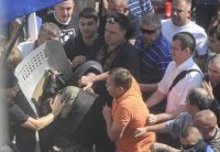 Как Тягнибок бросался на боевиков Нацгвардии под Радой