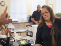 В США арестовали служащую за отказ регистрировать гей-браки