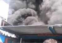 Небо над Мариуполем заволокло черным дымом: горит рынок