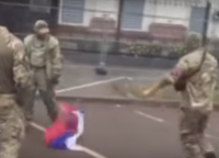 Боевики Ичкерии вытерли ноги о флаг России у посольства РФ в Киеве