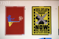 «Ватоуборочные комбайны» и снайперы, стреляющие в москалей: выставка «патриотического» плаката в Киеве