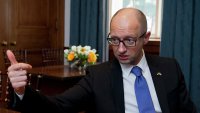 Яценюк: РФ должна согласиться на общие условия реструктуризации долга