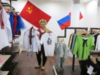 В Словакии «Магазин Москва» - молодёжь разметает футболки с Путиным