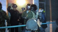 Предвыборная кампания: в Мариуполе протестующие штурмовали типографию с бюллетенями