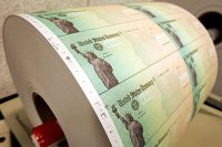 Зачем Россия сейчас скупает американские облигации?