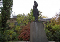 В Одессе в рамках декомунизации памятник Ленину превратили в Дарта Вейдера