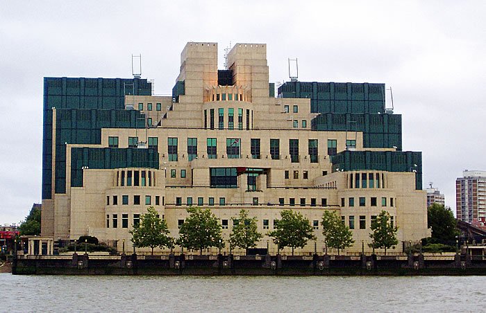 MI6: Путин готовит ловушку для Запада, спасайтесь!