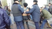 Эксгибиционизм против гомофобии: Активистки Femen разделись под Радой