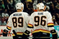 Болельщики ЦСКА освистали сбежавшего 26 лет назад из сборной СССР хоккеиста