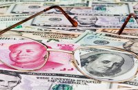 Китай собрался ослабить привязку юаня к доллару