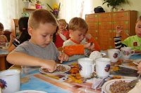 Бюджетная экономия: платное питание в детсдах, отмена матпомощи малоимущим семьям, ликвидация ветеранских льгот