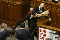 Грозный вояка Сеня Яценюк отчитался о перемогах за год