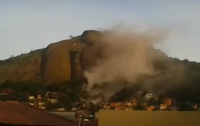 В Бразилии кусок скалы обрушился на жилые дома. ВИДЕО