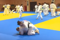 Видео спарринга президента РФ Владимира Путина с "настырной" самарской дзюдоисткой