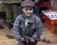 Будущий солдат армии ЛНР: Когда вырасту, буду защищать Луганск от врагов