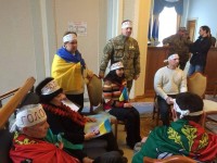 Интернет потешается с жалобного исполнения гимна Украины упоротыми майданщиками