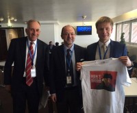 Майданутые в ПАСЕ раздали делегатам «антироссийские» футболки