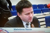 Литва: Член горсовета Клайпеды подвергся нападению за то, что пришел на заседание с георгиевской лентой