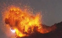 В Японии в 50 км от АЭС началось извержение вулкана — видео