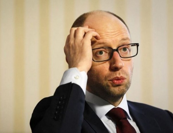 Яценюк должен был сыграть роль ритуальной жертвы, которую бросили толпе. Ростислав Ищенко