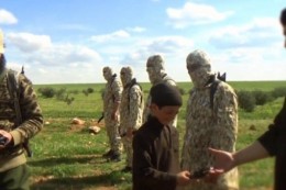 Боевики ИГИЛ публично казнили ребёнка на глазах у родителей