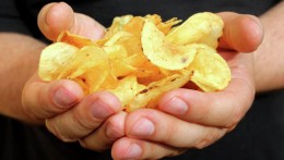 СМИ: в России могут ввести налог на сахар, пальмовое масло и чипсы